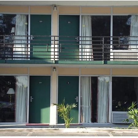 Red Carpet Inn Jesup Exterior photo